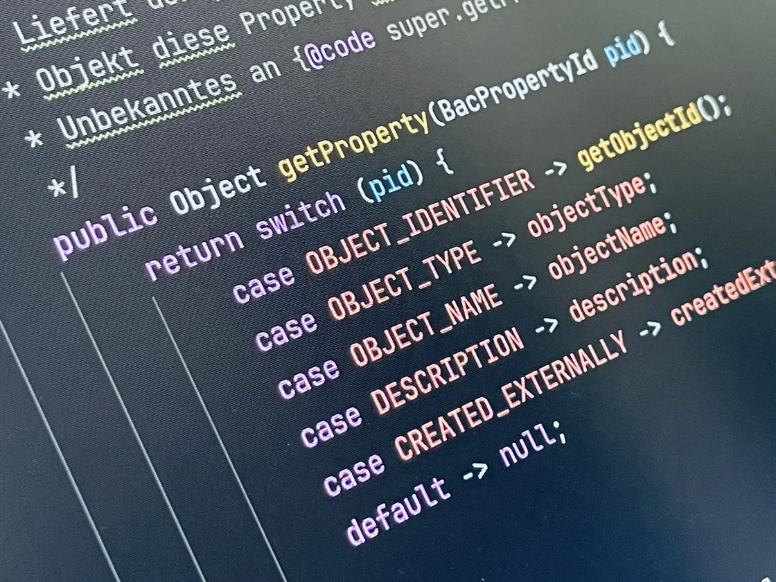 Programmcode einer BACnet-Schnittstelle auf einem Bildschirm